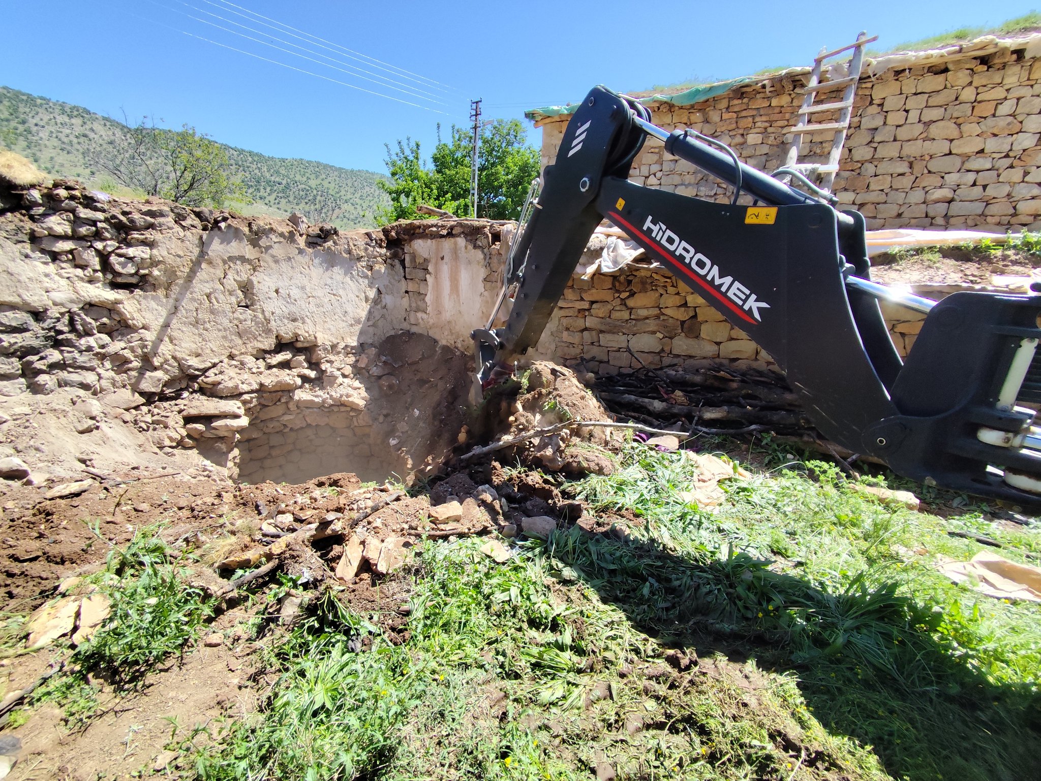 Gqhx0J F X A A Eh R V0