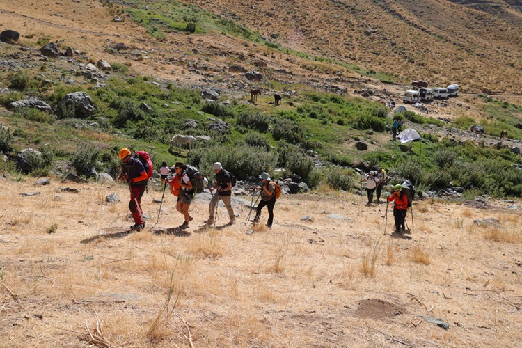 Cilo Dağları'nda Dağcıların Yüklerini Katırlar Taşıyor 5