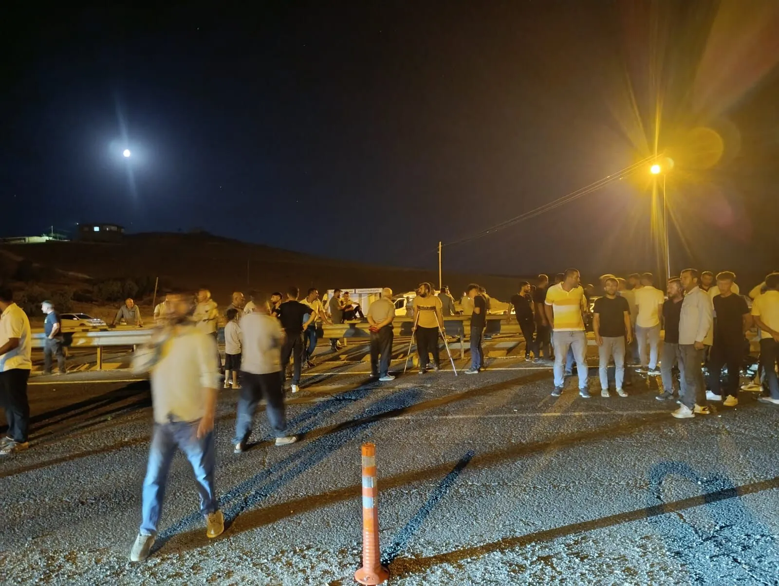 Diyarbakır’da Elektrik Kesintisi Gerginliği Köylüler Yol Kapattı 1