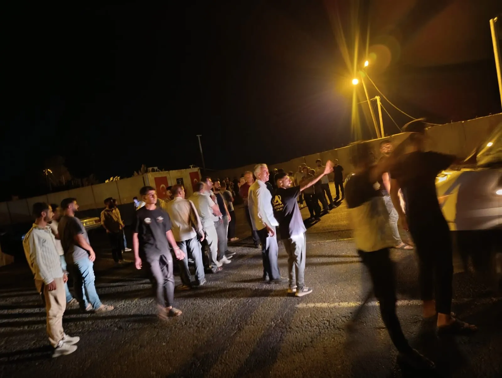 Diyarbakır’da Elektrik Kesintisi Gerginliği Köylüler Yol Kapattı 3