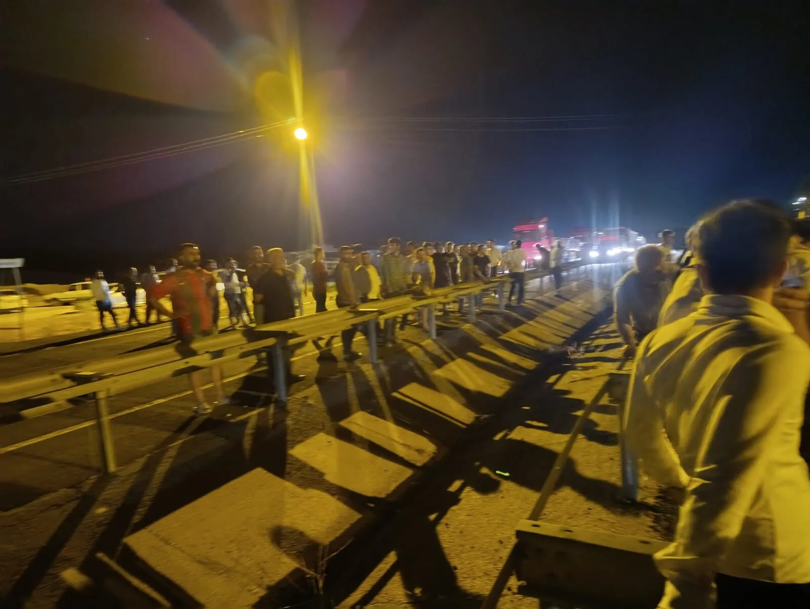 Diyarbakır’da Elektrik Kesintisi Gerginliği Köylüler Yol Kapattı 5