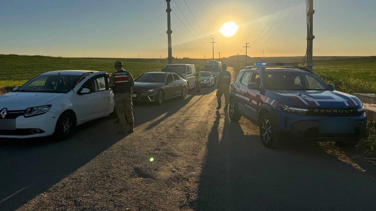 Diyarbakır'da Jandarmadan Şok Güvenlik Uygulaması 18 Kişi Yakalandı 1