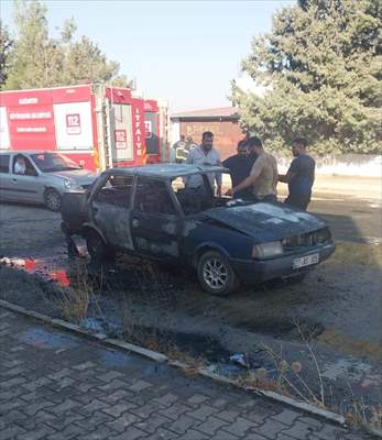 Gaziantep'te Seyir Halindeki Otomobil Alevlere Teslim Oldu 1