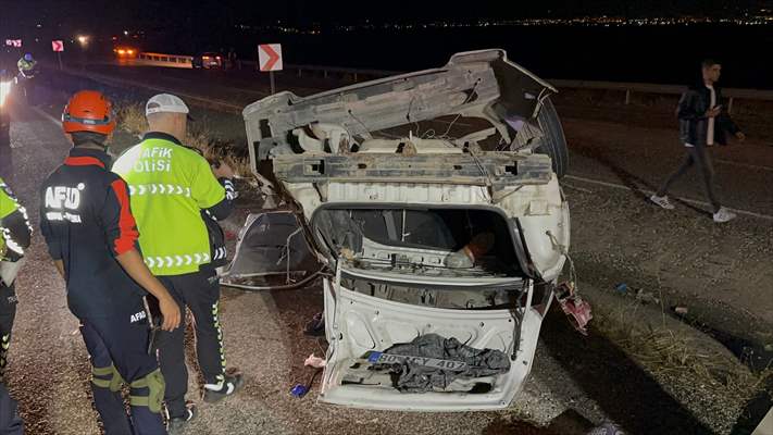 Adıyaman'da Otomobil Şarampole Devrildi 4 Ağır Yaralı 3