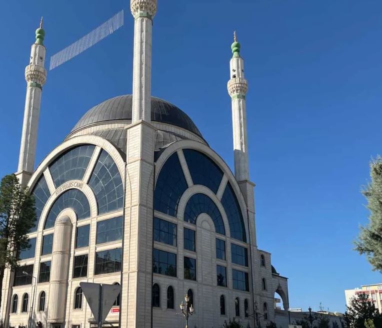 Diyarbakır'da 4 Katlı Ve 3 Bin Kişi Kapasiteli Cami Açıldı 11