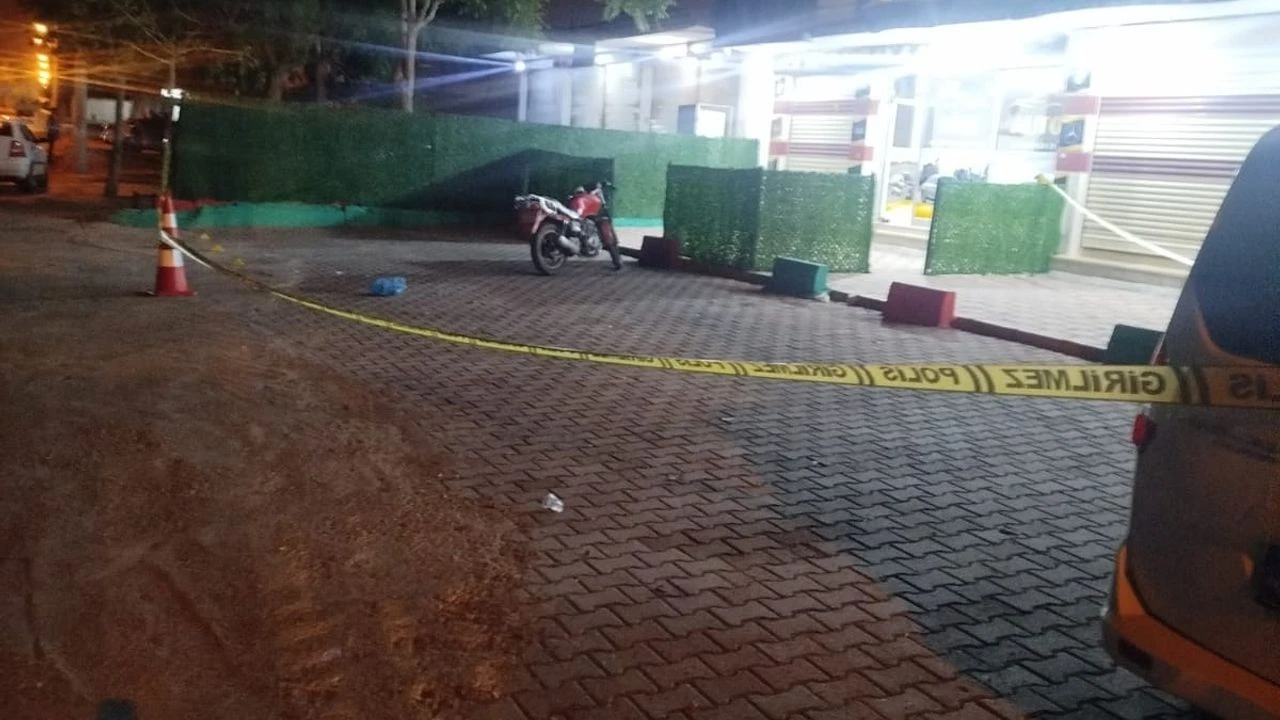 Diyarbakır'da 8 Kişinin Bulunduğu Iş Yerine Silahlı Saldırı 1