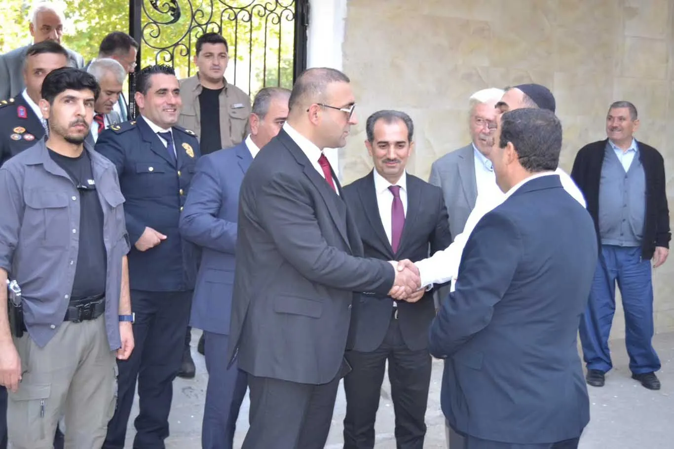 Diyarbakır'da Kaymakam, Açılışı Yapılacak Ilçenin En Büyük Camii'ni Ziyaret Etti 1