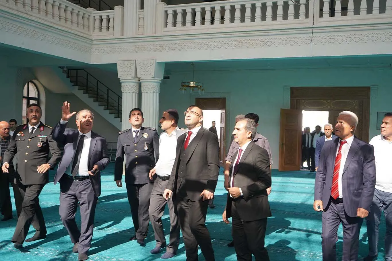 Diyarbakır'da Kaymakam, Açılışı Yapılacak Ilçenin En Büyük Camii'ni Ziyaret Etti 13