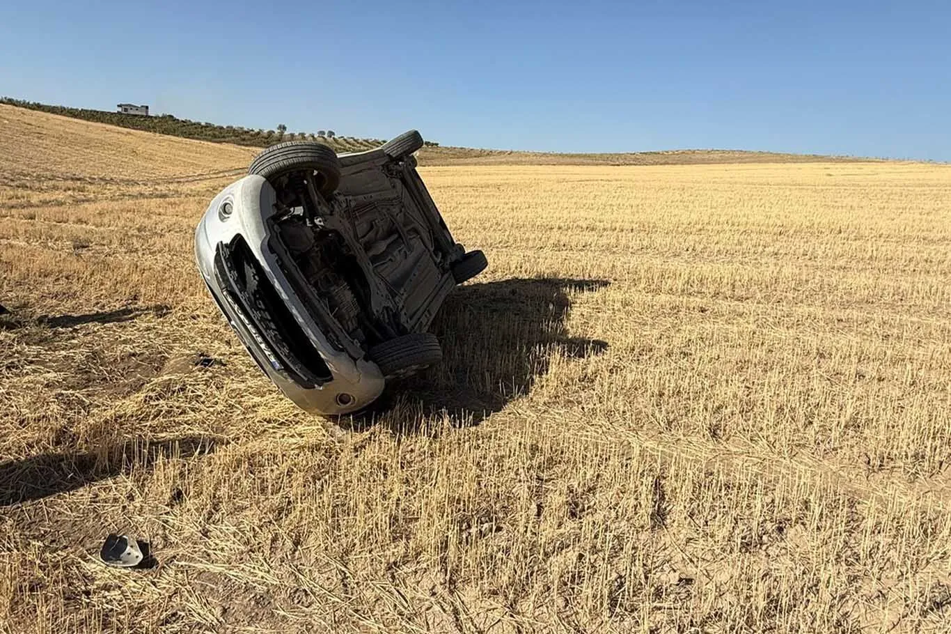 Diyarbakır'da Mıcır Yola Giren Otomobil Takla Attı 1
