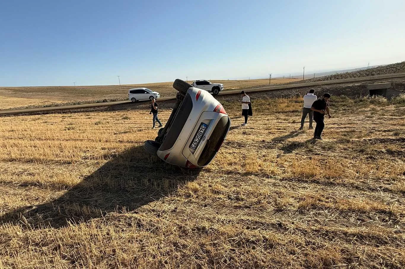 Diyarbakır'da Mıcır Yola Giren Otomobil Takla Attı 3