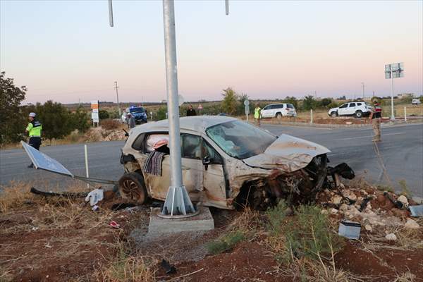 Kilis’te Minibüs Ile Otomobil Çarpıştı 12 Yaralı 3