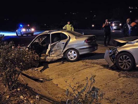 Adıyaman'da Iki Otomobil Çarpıştı 8 Yaralı 1