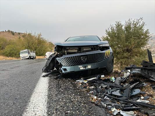Adıyaman'da Iki Otomobil Çarpıştı 9 Kişi Yaralandı 1