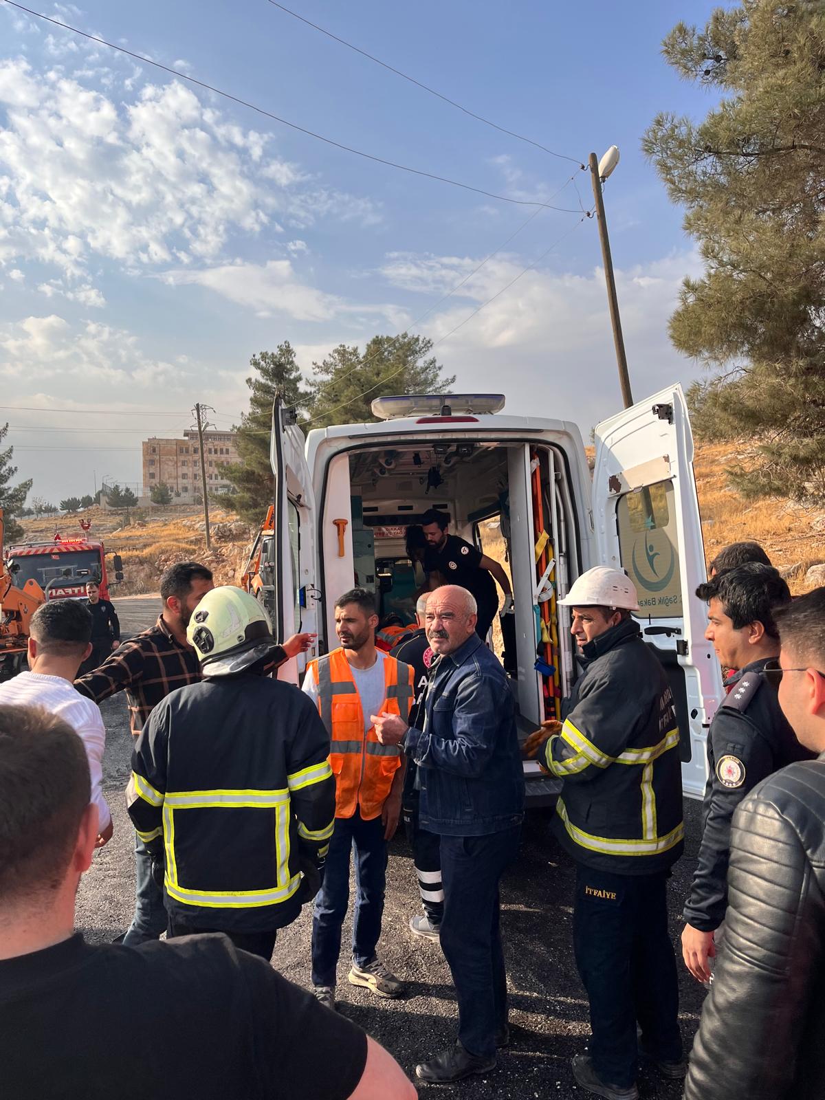 Mardin'de devrilen iş makinesinin operatörü yaralandı - Amed Haber |  Diyarbakır Haber | Diyarbakır Haberleri | Güncel | Siyasi | Ekonomi