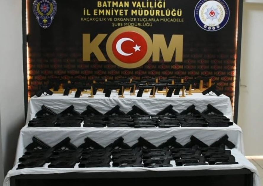 Batman'da Silah Kaçakçılarına Büyük Darbe 2 Binden Fazla Silah Ele Geçirildi 3