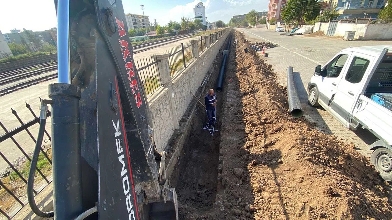 Di̇ski̇, Diyarbakır'da Koruge Borularla Yağmur Suyu Hattı Döşedi 7