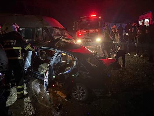 Diyarbakır Bismil Batman Kara Yolunda 6 Aracın Karıştığı Zincirleme Kaza Çok Sayıda Ölü Ve Yaralı 7