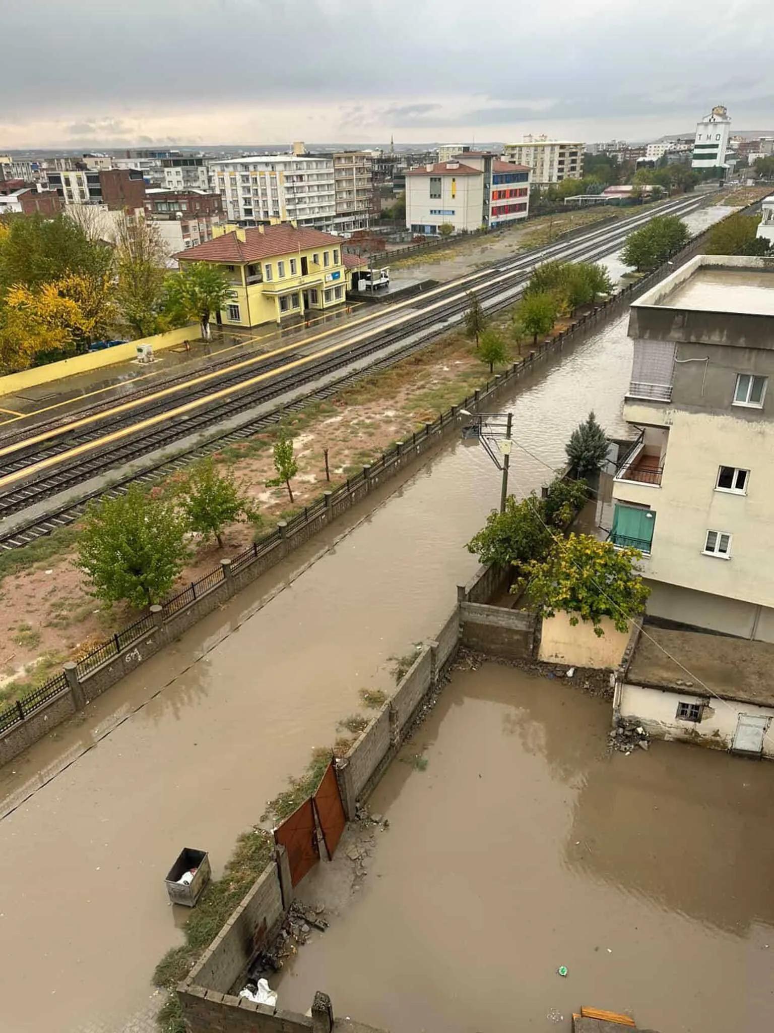 Diyarbakır Ilçesinde Sağanak Yağış Sonrası Cadde Ve Sokaklar Göle Döndü 1