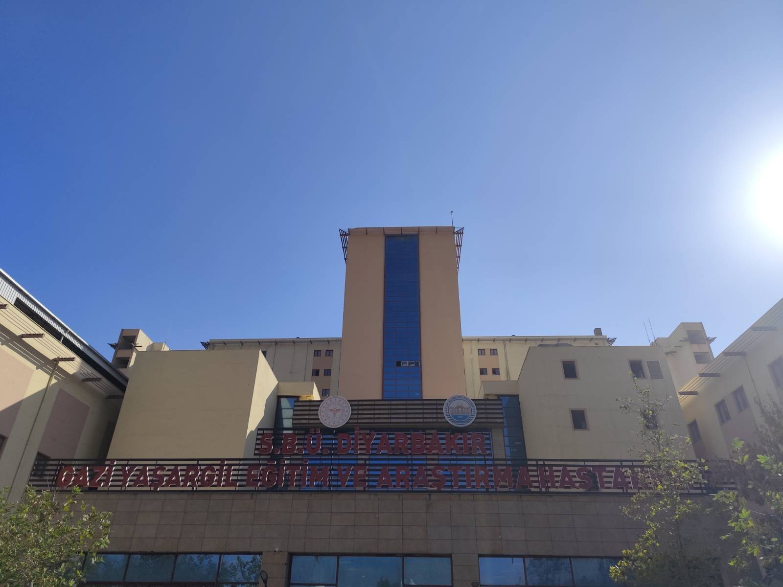 Diyarbakır'da Medikal Dükkana Silahlı Saldırı 2 Yaralı