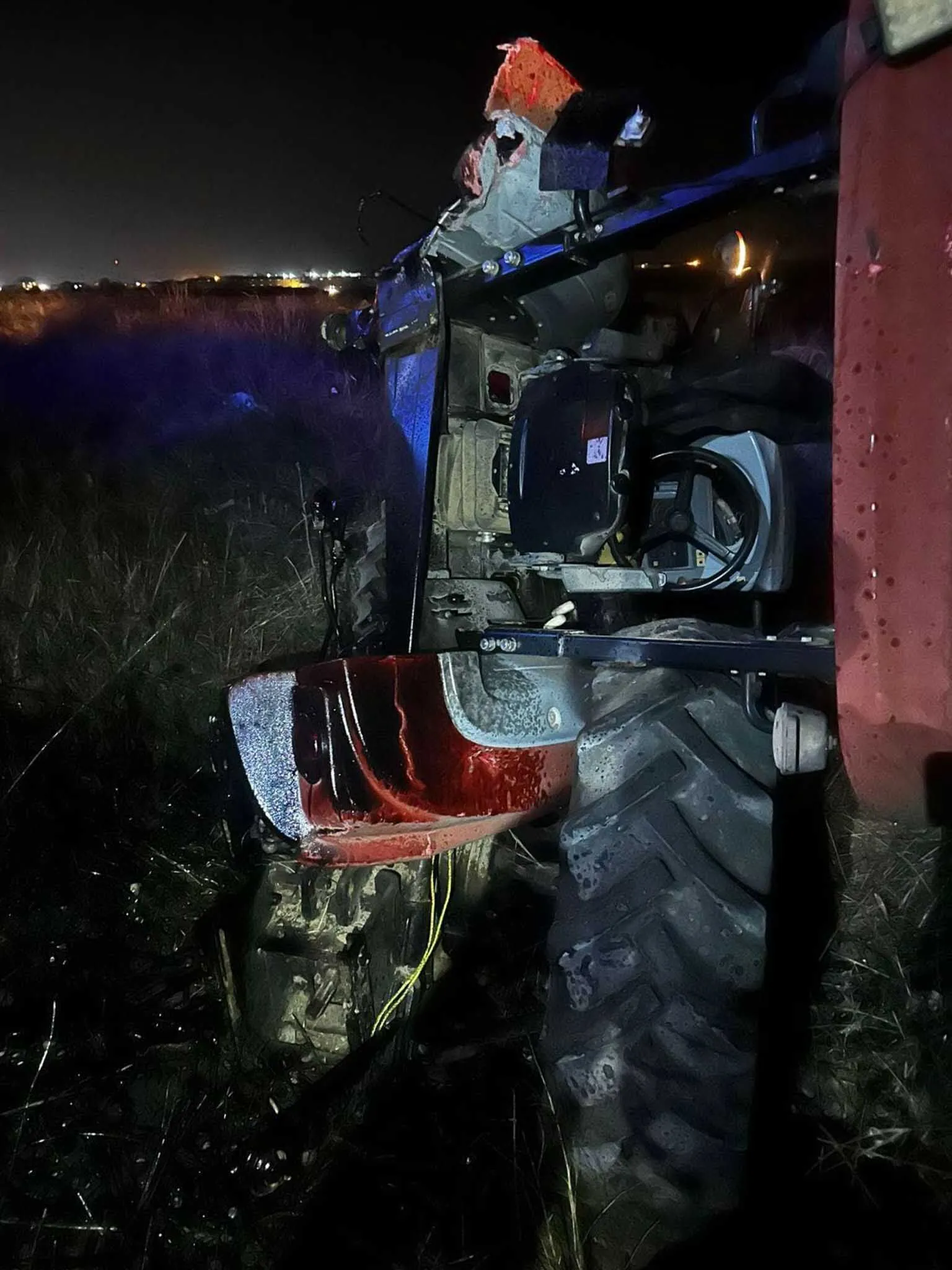 Diyarbakır'da Tir, Traktöre Çarptı Anne Oğul Ağır Yaralandı 1