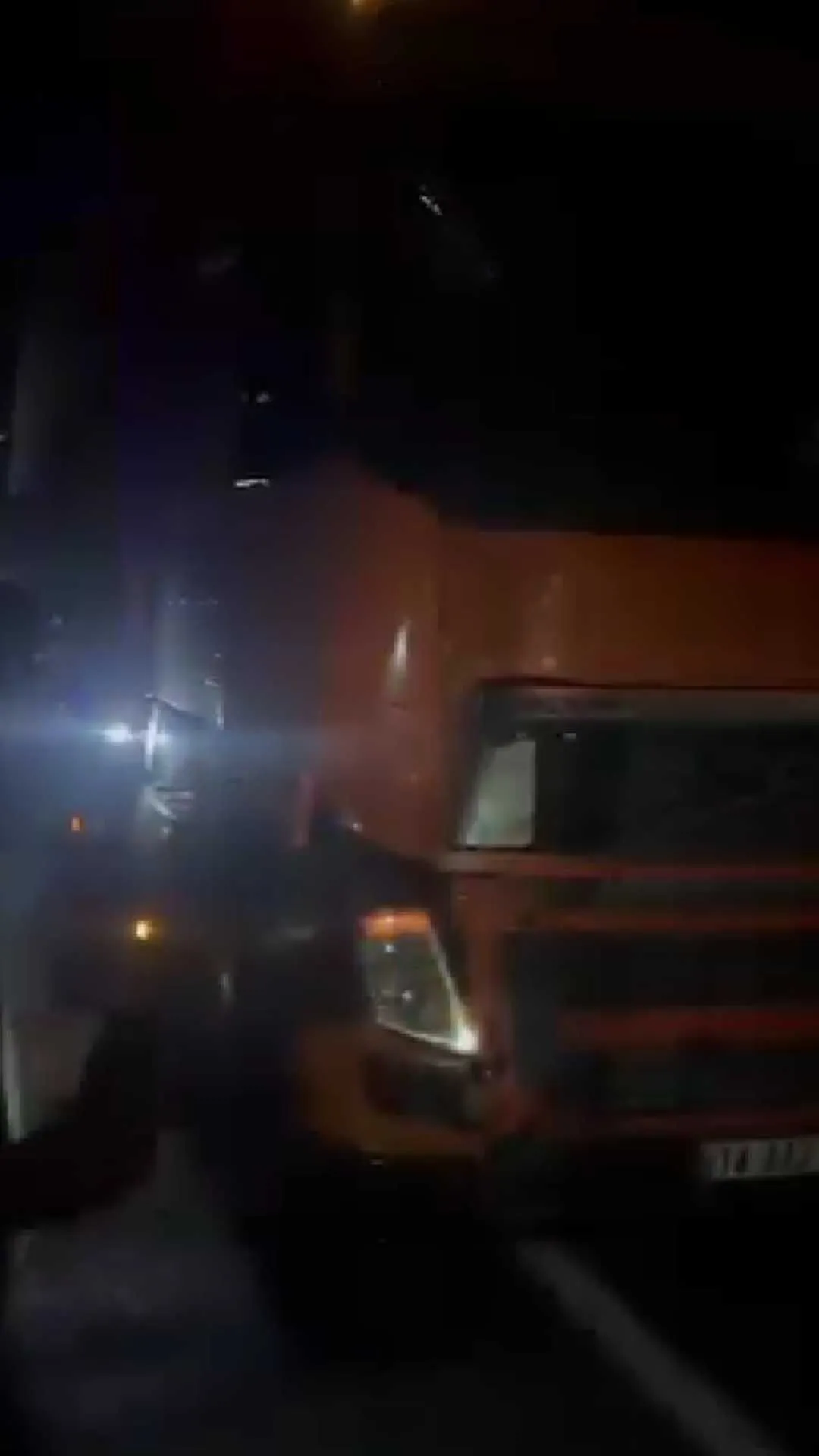 Diyarbakır'da Tir, Traktöre Çarptı Anne Oğul Ağır Yaralandı 3