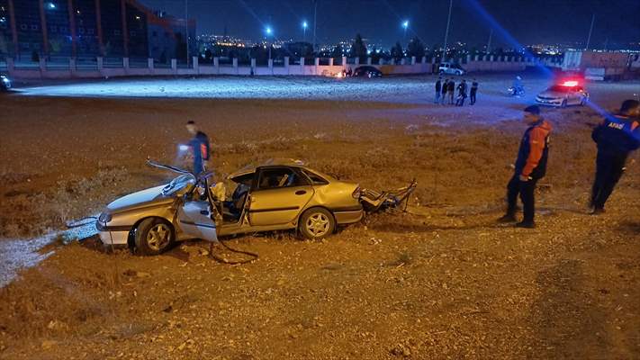 Feci Kaza Batman'dan Diyarbakır Istikametine Giden Otomobil Tir'a Çarptı 6 Ve 8 Yaşlarında Iki Kardeş Öldü 3