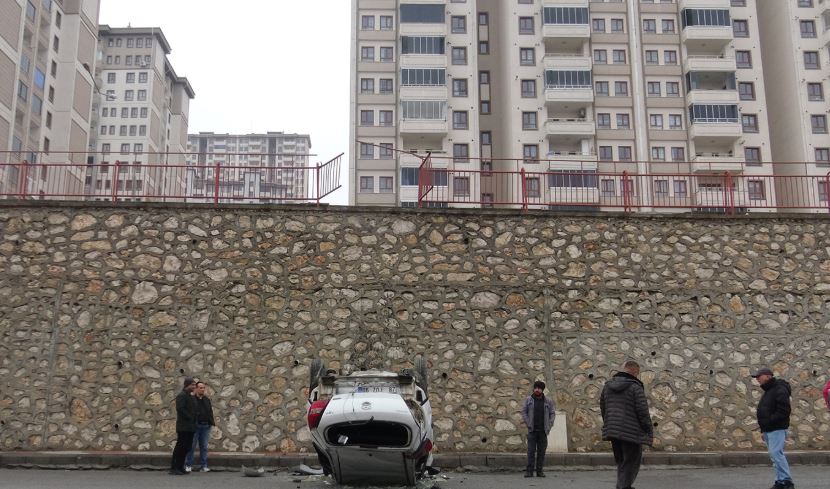 Öğretmen Araçtan Indi, Otomobil Çocukla Birlikte Uçuruma Yuvarlandı