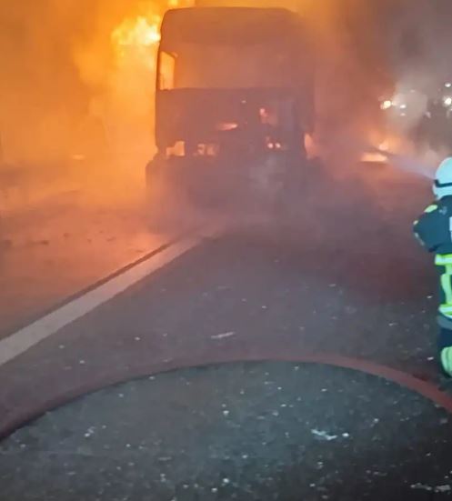 Şanlıurfa'da Salça Yüklü Tır Alevlere Teslim Oldu