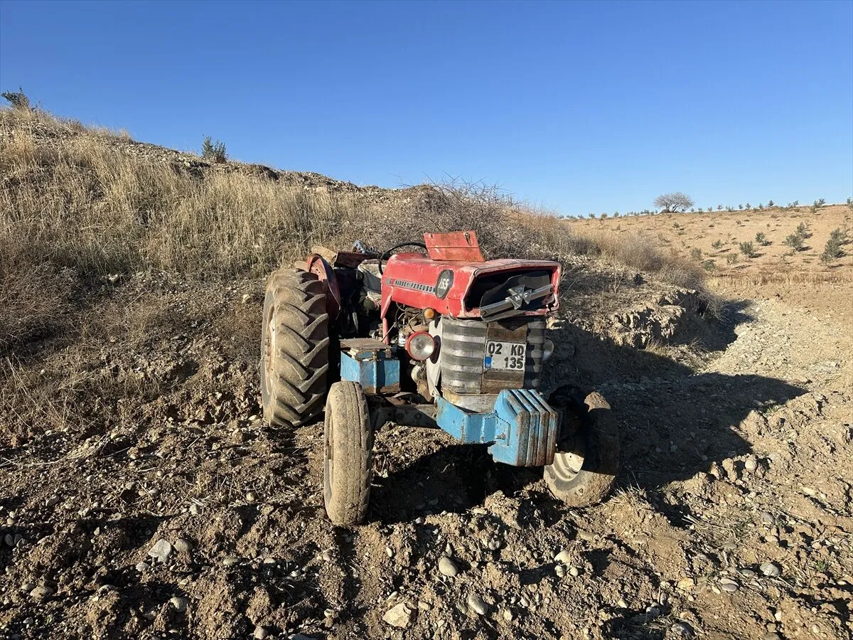 Adıyaman'da devrilen traktörün sürücüsü öldü