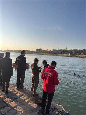 Dicle Nehri'nde Kaybolan Çocuğun Cansız Bedenine Ulaşıldı 3