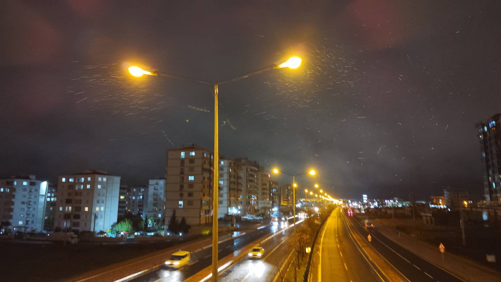 Diyarbakır'da Beklenen Kar Yağışı Başladı