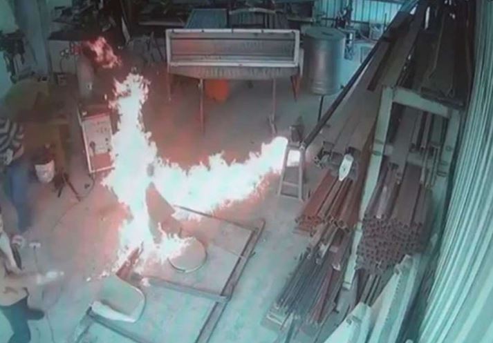 Diyarbakır’da Bir Çocuk Tinerle Yanarak Ağır Yaralandı