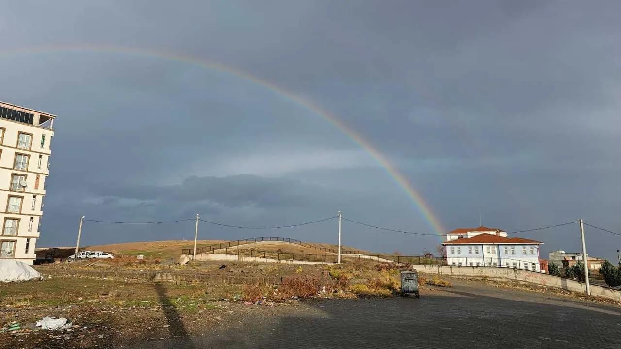 Diyarbakır'da Gökkuşağı Görsel Şölen Sundu 1