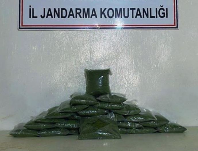 Diyarbakır'da Jandarma 25 Kilo Esrar Ele Geçirdi 1