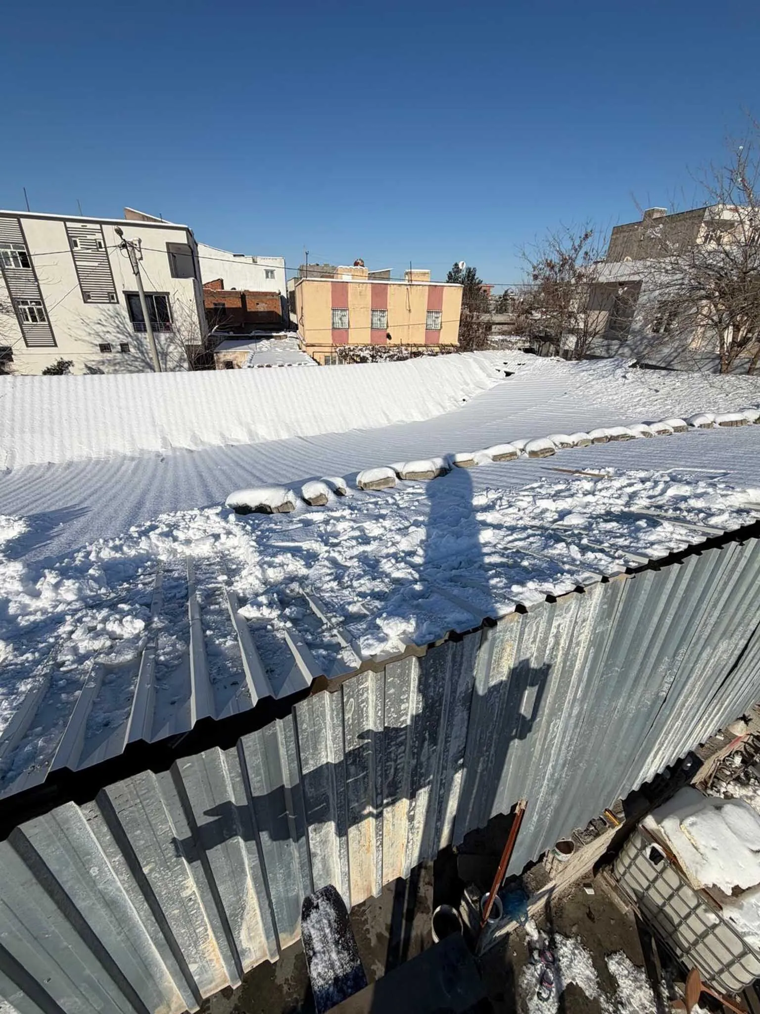 Diyarbakır'da Kar Nedeniyle Atölye Çatısı Çöktü 1