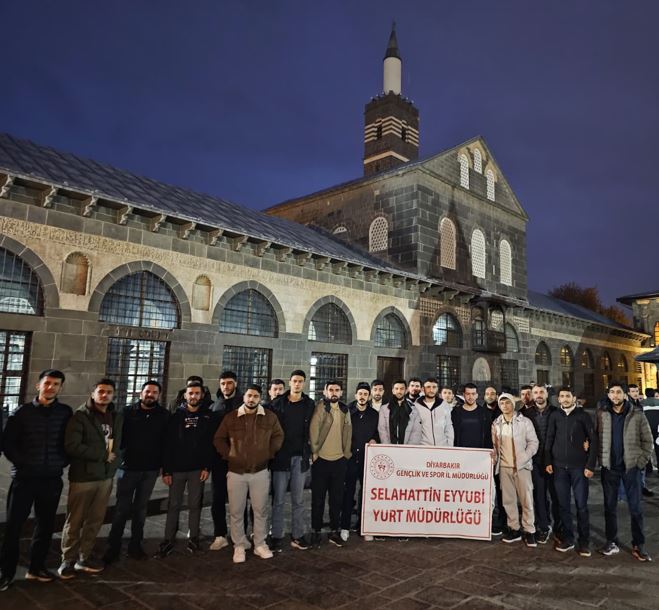 Diyarbakır’da Öğrenciler Sabah Namazında Buluştu
