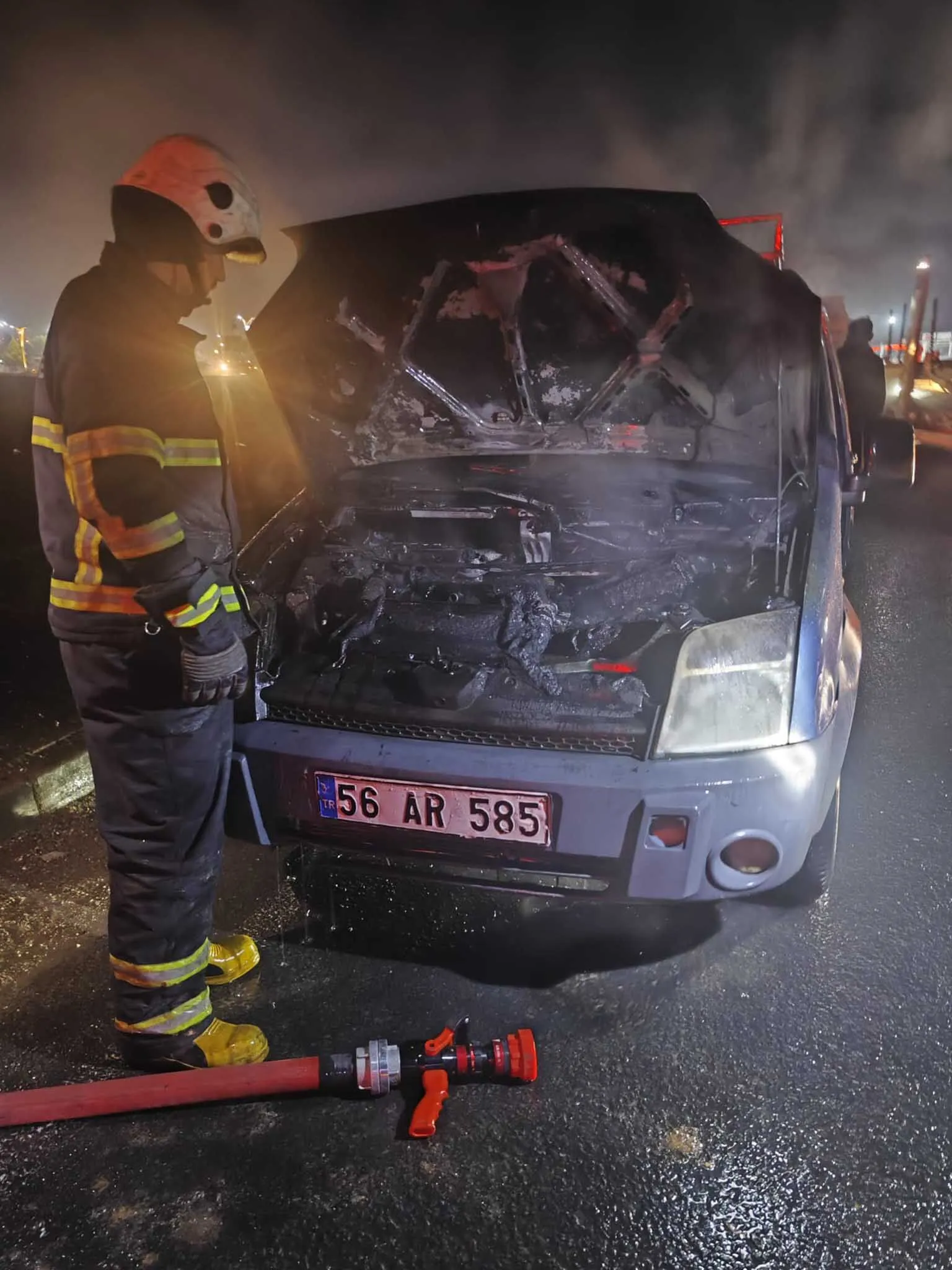 Diyarbakır'da Seyir Halindeki Araç Yandı