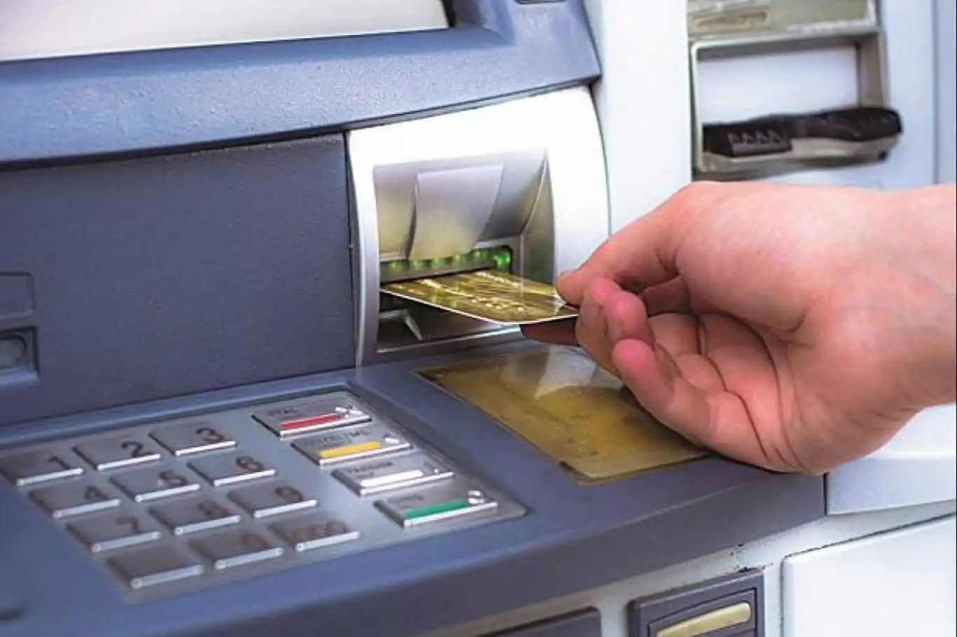 ATM'lerde kart ve tuş devri kapanıyor