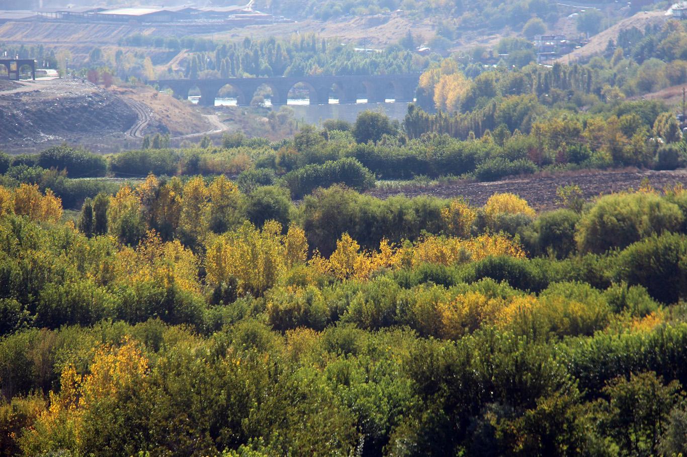 Hevsel Bahçeleri'nde Gönüllüler Çevre Temizliği Yaptı