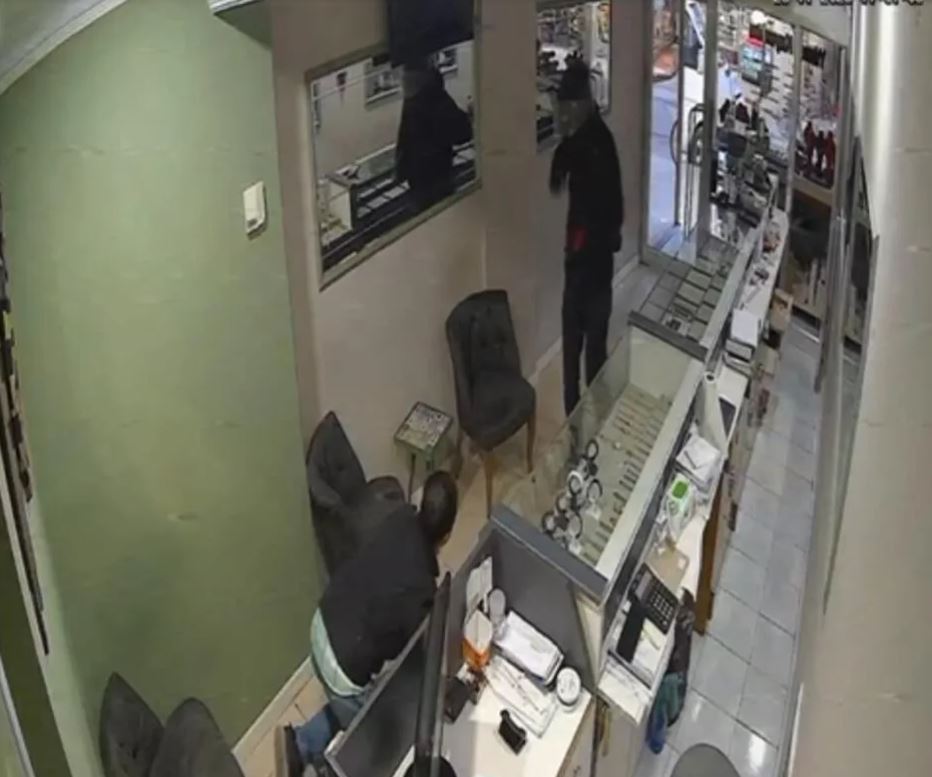 Kuyumcudan 170 Bilezik Çaldı! Diyarbakır'da Özel Harekat Polisi Olduğu Ortaya Çıktı