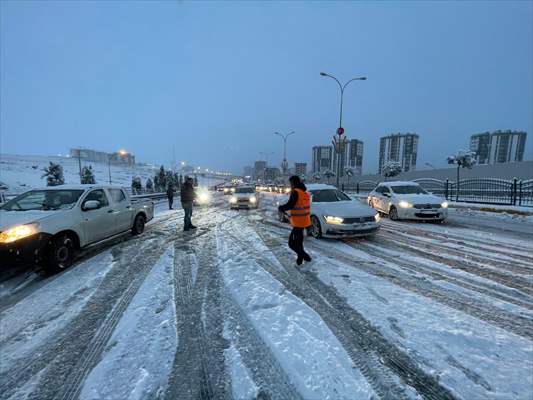 Şanlıurfa Diyarbakır Kara Yolunda Kar Yağışı Etkili Oldu 1