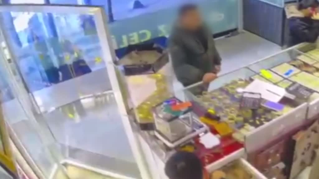 Siirt'te Komşusunu Öldüren Zanlının Kuyumcudaki Görüntüleri Ortaya Çıktı