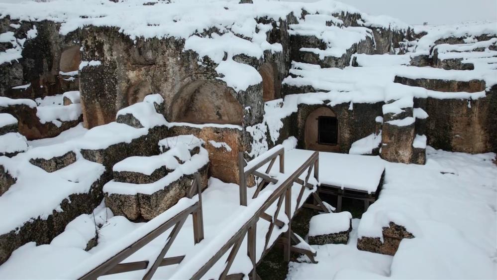 Adıyaman'da Perre Antik Kenti Beyazlara Büründü 3