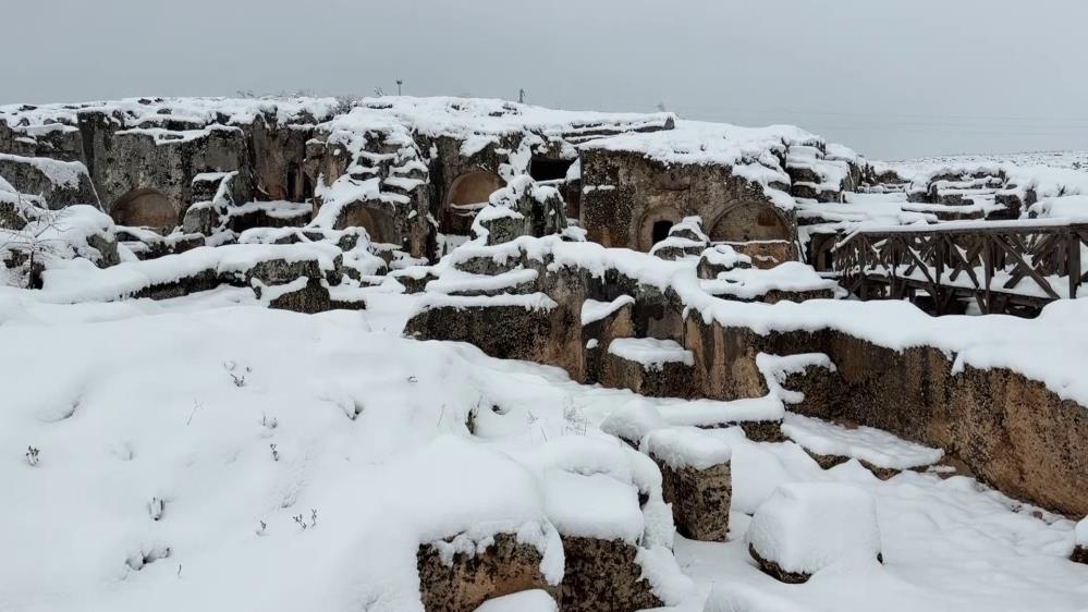 Adıyaman'da Perre Antik Kenti Beyazlara Büründü 7