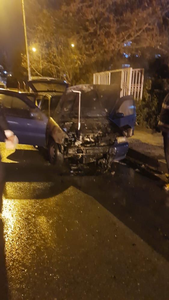 Batman’da Alev Alev Yanan Otomobil Kullanılamaz Hale Geldi 1