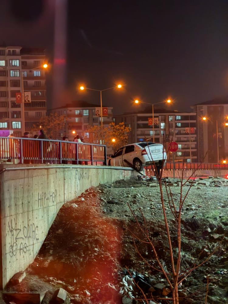Batman’da Otomobil Direğe Çarptı 1 Yaralı 1