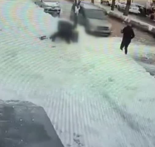 Bitlis'te Çatıdan Düşen Kar Ve Buz Kütlesinin Altında Kalan Kadın Öldü