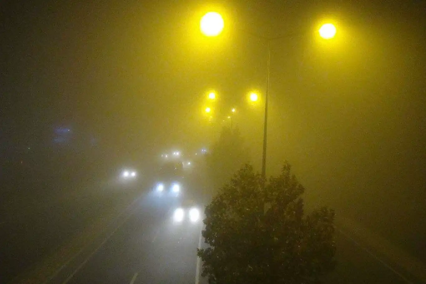 Diyarbakır'da Görüş Mesafesi 10 Metreye Düştü... Uçak Seferleri Iptal Edildi 1