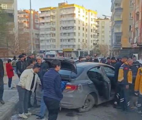 Diyarbakır’da Iki Otomobil Çarpıştı 2 Yaralı