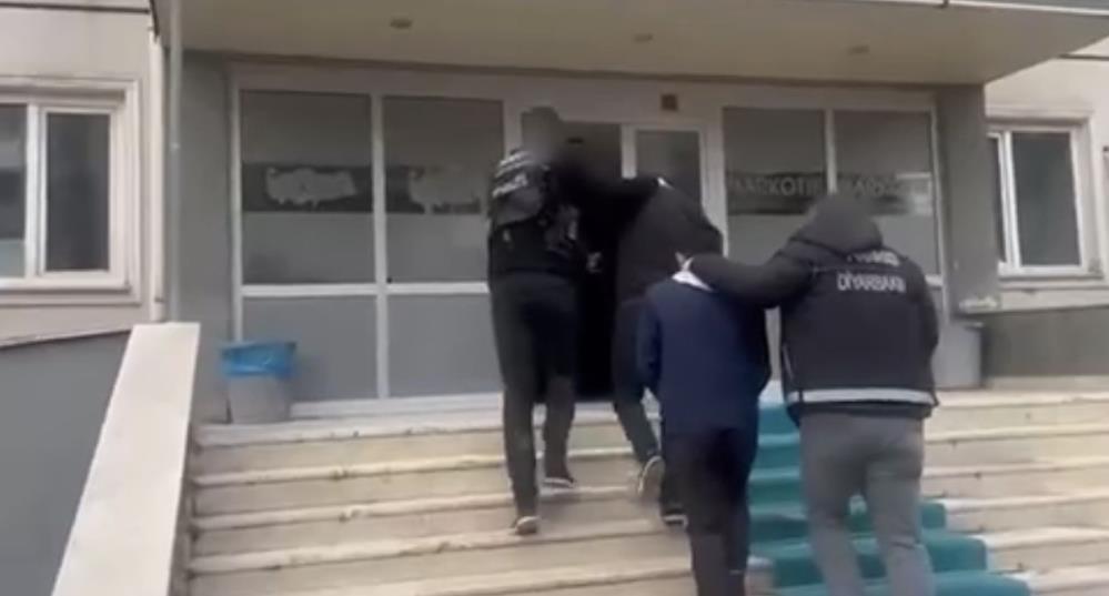 Diyarbakır’da Midelerinde Metamfetamin Ile Yakalanan 2 Kişi Tutuklandı 3